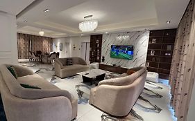Sujimoto Residences Macdonald